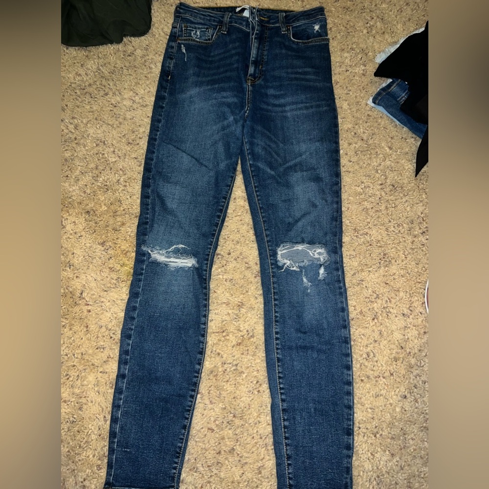 Forever 21 Blue denim skinny jeans. Size 28.